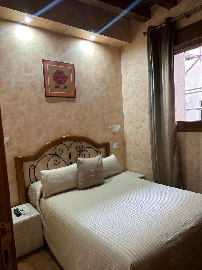 Hostal Segovia Adults Only Zewnętrze zdjęcie