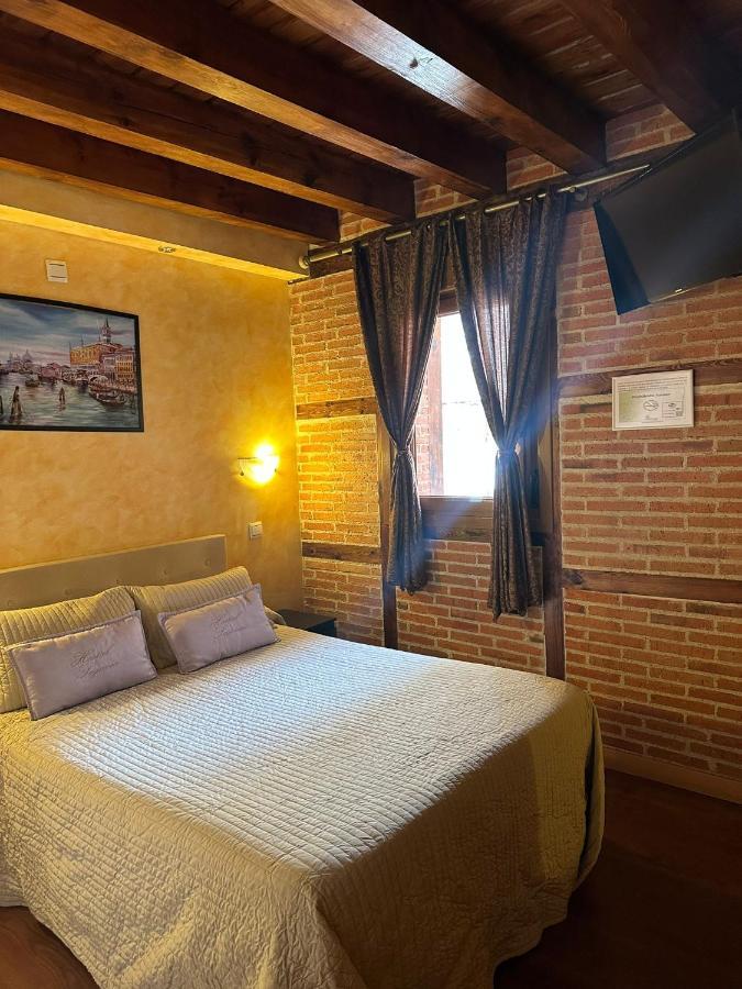 Hostal Segovia Adults Only Zewnętrze zdjęcie