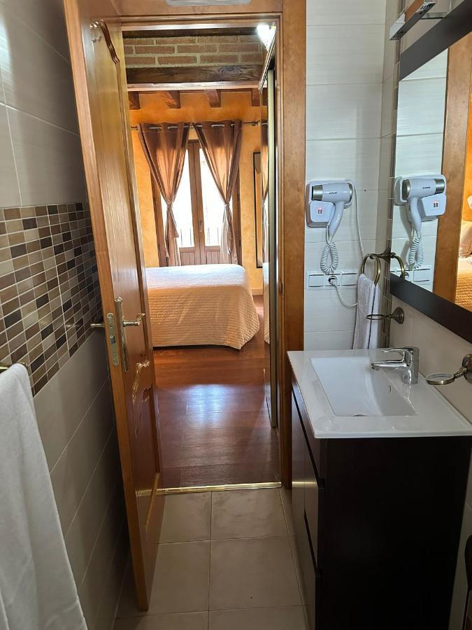 Hostal Segovia Adults Only Zewnętrze zdjęcie