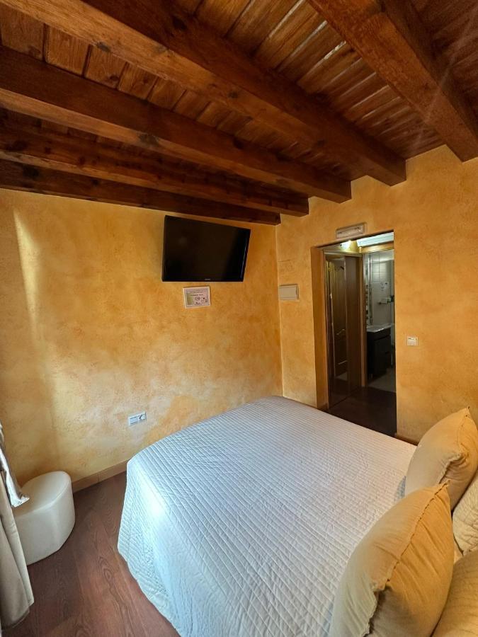 Hostal Segovia Adults Only Zewnętrze zdjęcie
