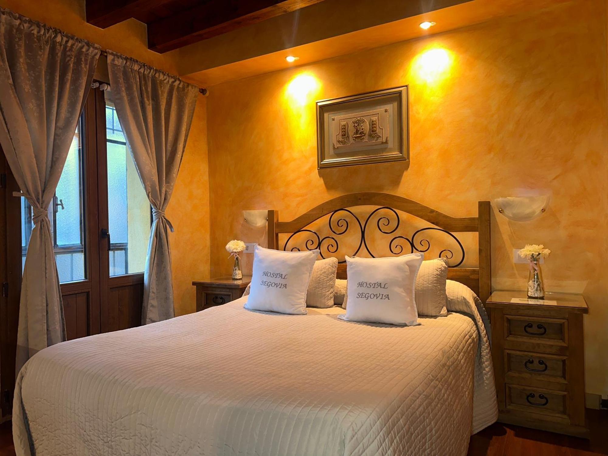 Hostal Segovia Adults Only Zewnętrze zdjęcie