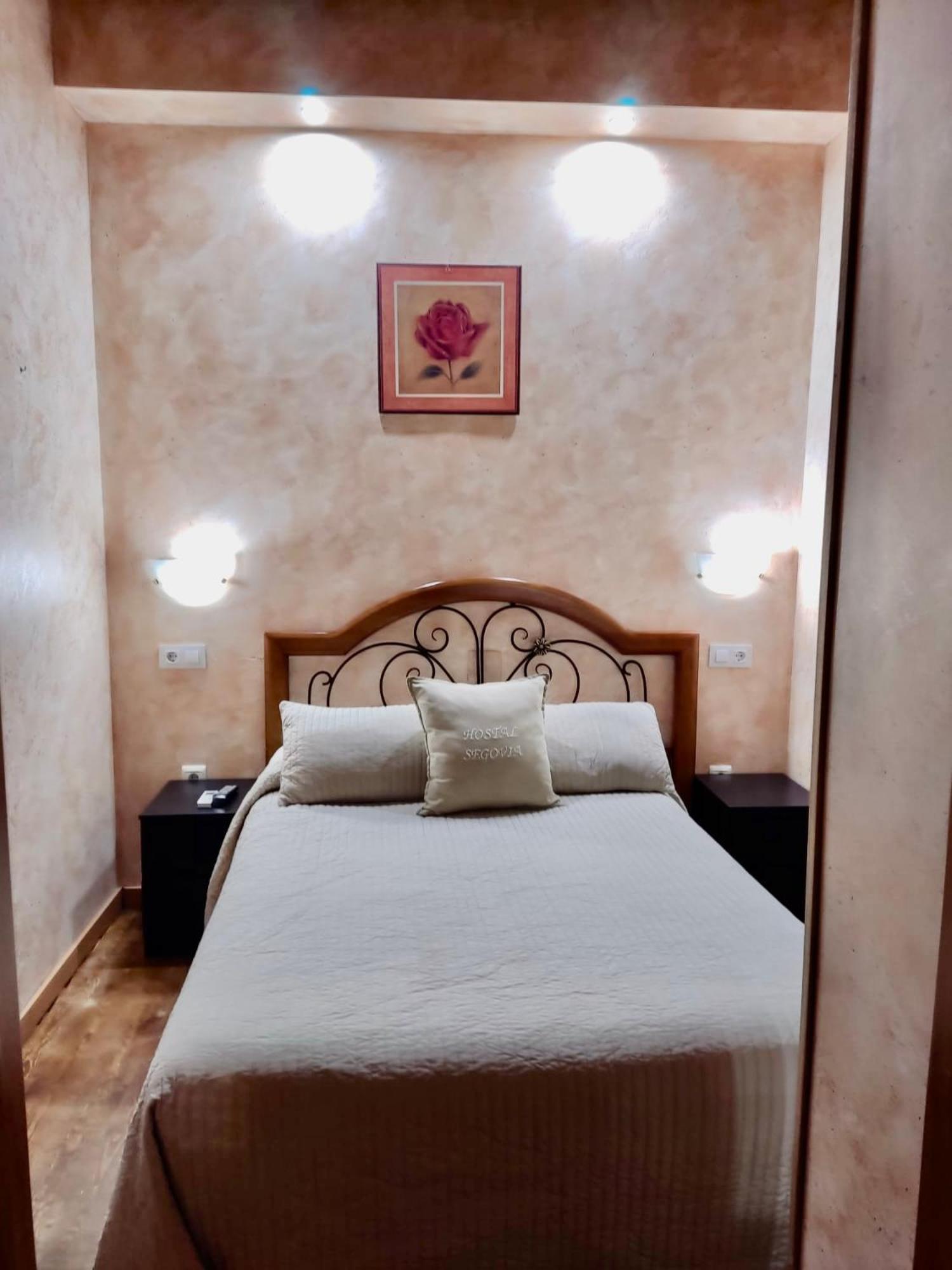 Hostal Segovia Adults Only Zewnętrze zdjęcie