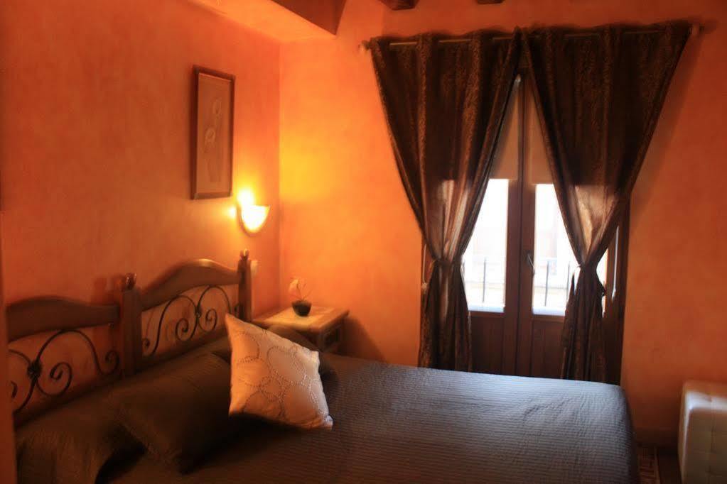Hostal Segovia Adults Only Zewnętrze zdjęcie