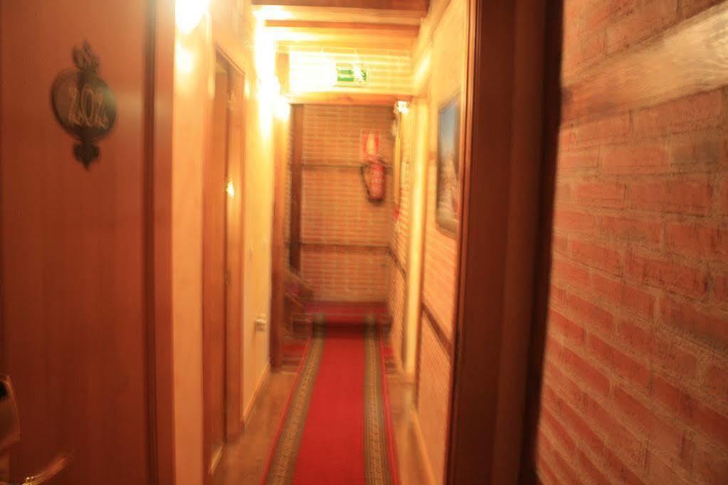 Hostal Segovia Adults Only Zewnętrze zdjęcie