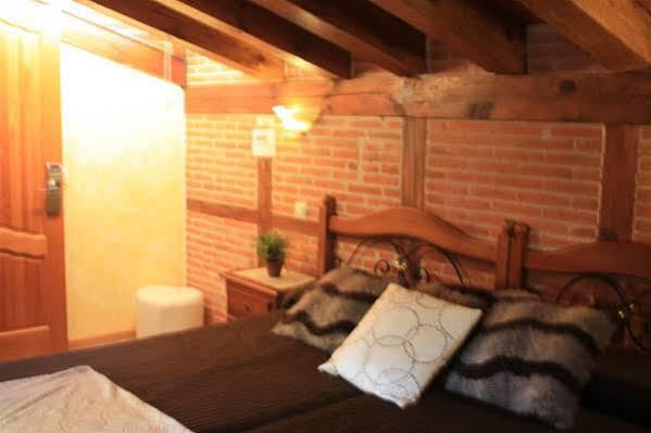 Hostal Segovia Adults Only Zewnętrze zdjęcie