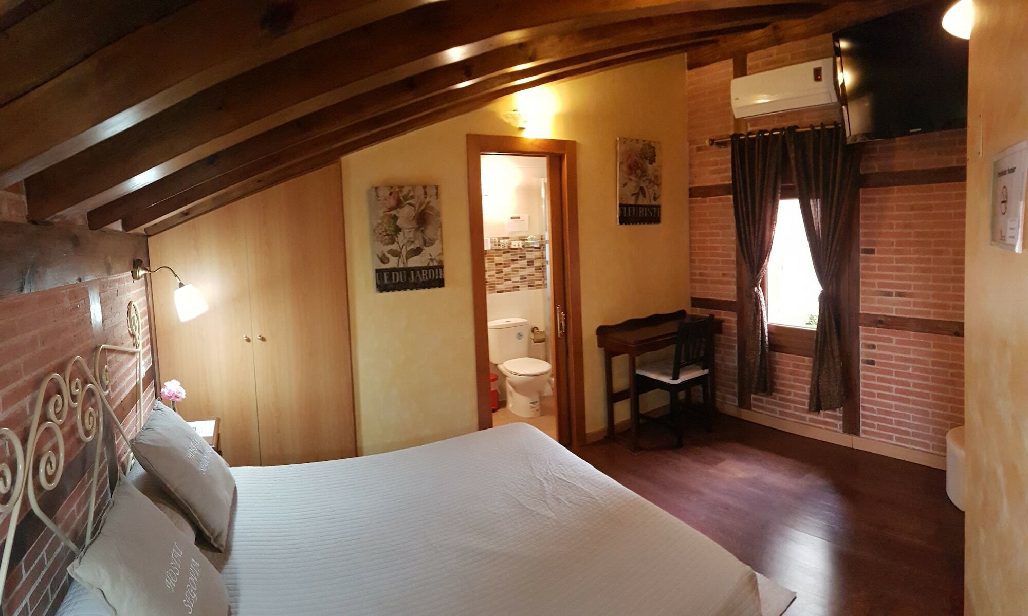 Hostal Segovia Adults Only Zewnętrze zdjęcie